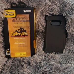 Authentic Black Samsung 10e OtterBox case. Brand n